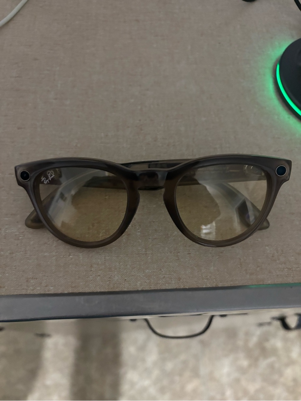 Ray-Ban Ray-Ban Meta
RW4002 Smart Glasses
Bluetooth w/ Ray-Ban
Charging Case